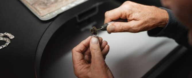 Por qué las joyas de plata se ponen negras