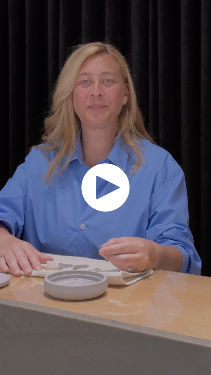 como limpiar las joyas de plata con circonitas