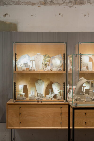 Joyeria en Valencia centro tienda Salvatore Plata exposicion