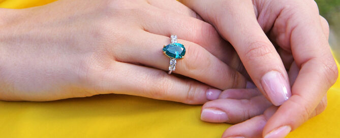 anillos-de-plata-con-piedras-para-mujer_