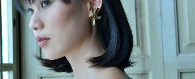pendientes flor grande plata color y circonitas