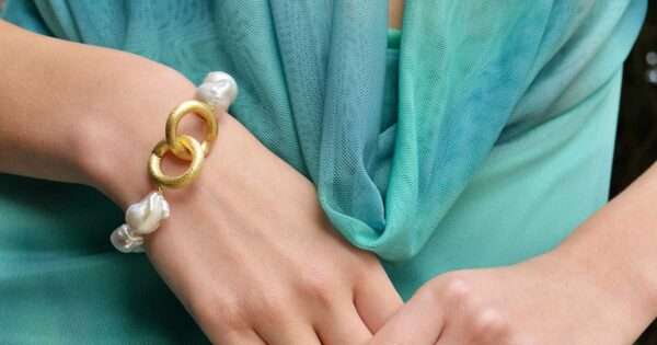 Pulsera de perlas naturales en plata y baño de oro