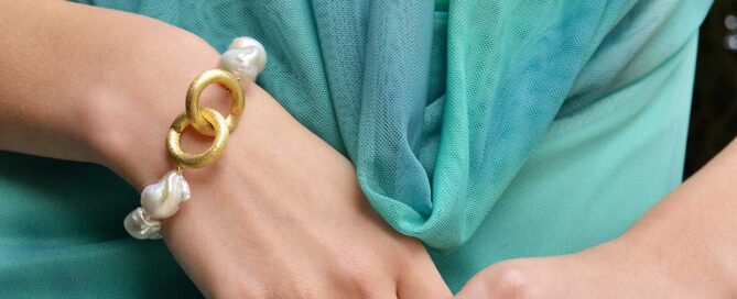 Pulsera de perlas naturales en plata y baño de oro
