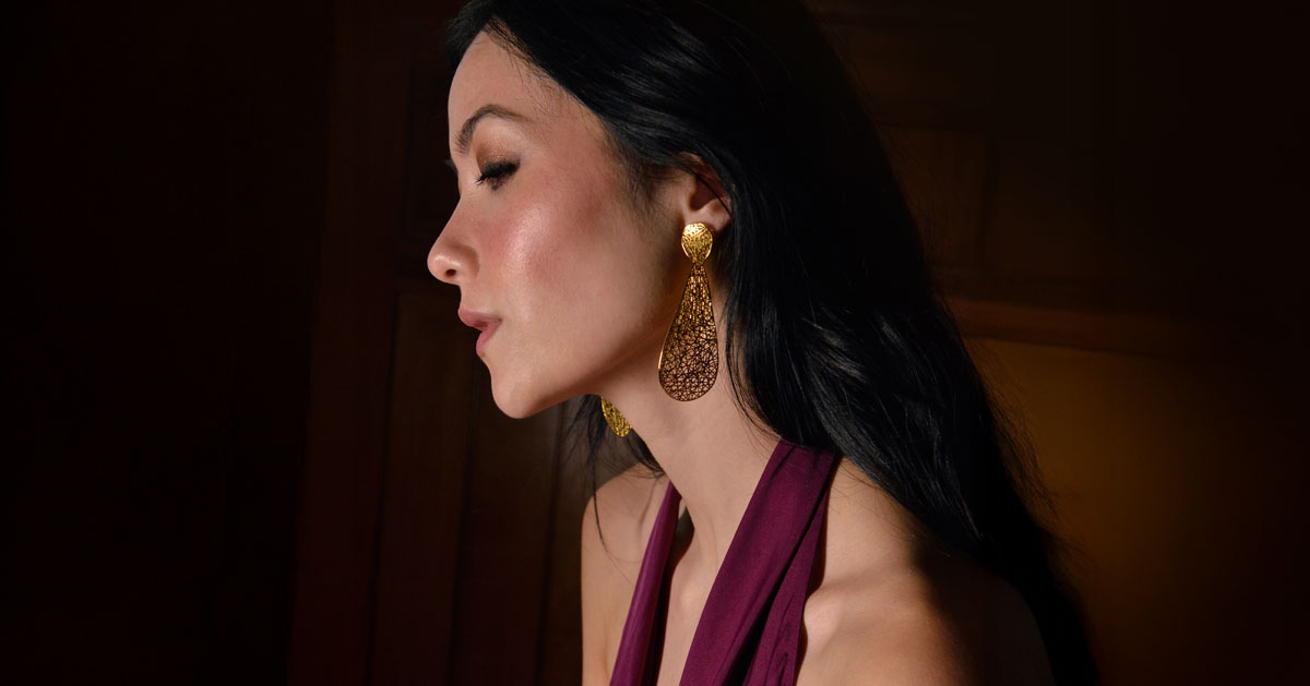 pendientes dorados para boda invitada