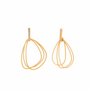 Pendientes dorados para boda largos con movimiento